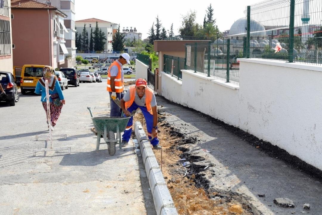 Manavgat Belediyesinden okul yoluna kaldırım