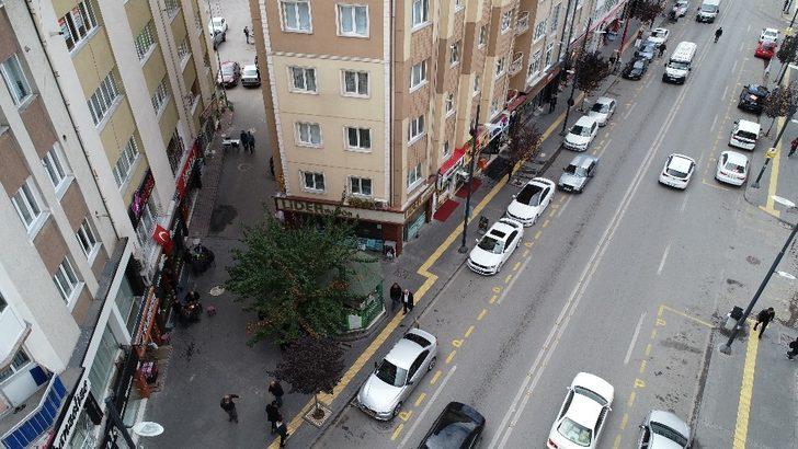 Kaldırım üzerindeki türbenin sırrı! 'Kepçe operatörü korkup kaçmış' G5