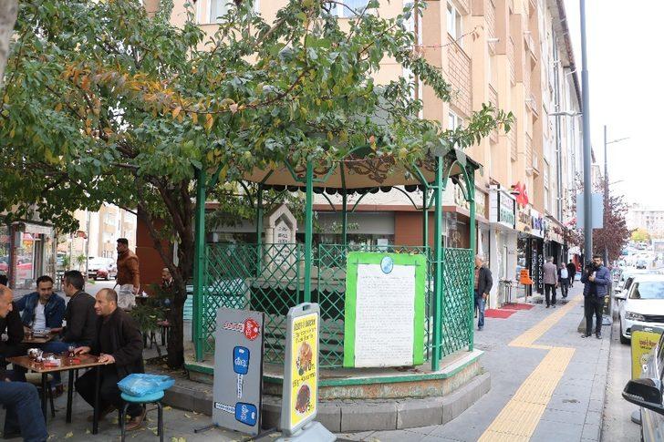 Kaldırım üzerindeki türbenin sırrı! 'Kepçe operatörü korkup kaçmış' G2