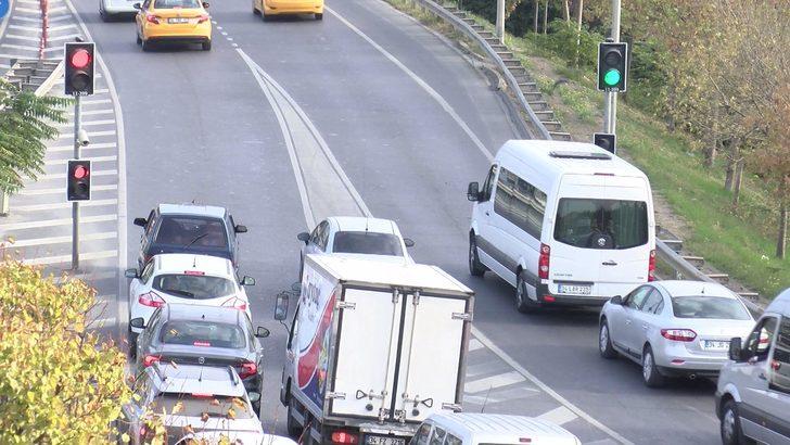 İstanbul'da 3 saniye yeşil, 6 saniye kırmızı yanan ışıklar sürücüleri şaşkına çeviriyor G1