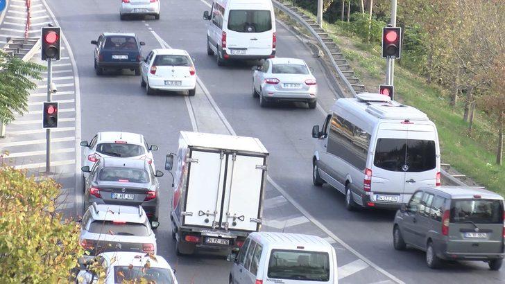 İstanbul'da 3 saniye yeşil, 6 saniye kırmızı yanan ışıklar sürücüleri şaşkına çeviriyor G3