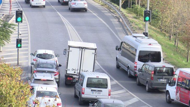 İstanbul'da 3 saniye yeşil, 6 saniye kırmızı yanan ışıklar sürücüleri şaşkına çeviriyor G4