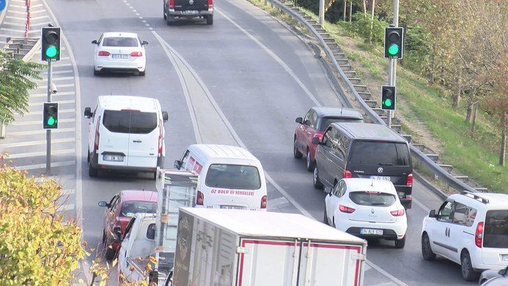 İstanbul'da 3 saniye yeşil, 6 saniye kırmızı yanan ışıklar sürücüleri şaşkına çeviriyor G5