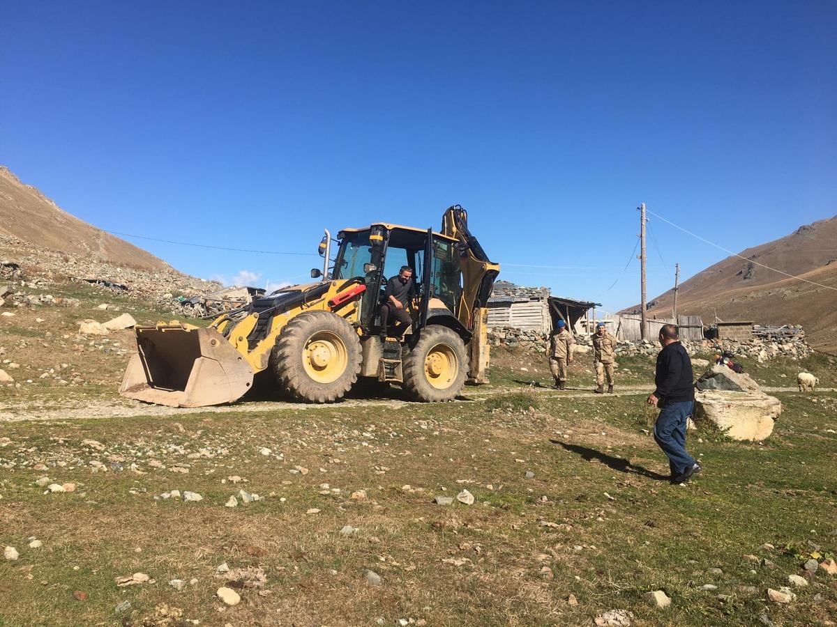Anzer Yaylası'nda gerginlik! Yıkma ara verildi