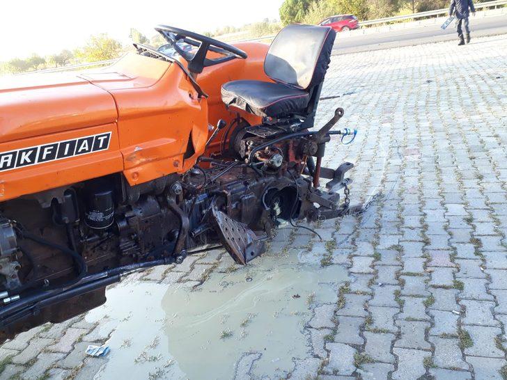 Denizli'de turistleri taşıyan minibüs, traktörle çarpıştı! Çok sayıda yaralı var G2