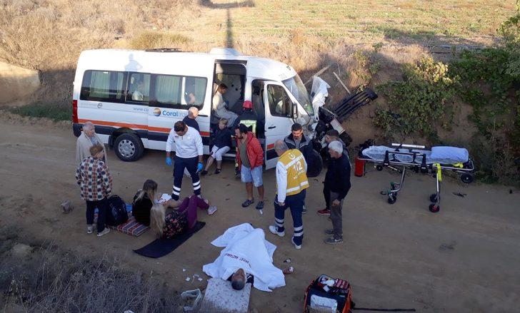 Denizli'de turistleri taşıyan minibüs, traktörle çarpıştı! Çok sayıda yaralı var G5