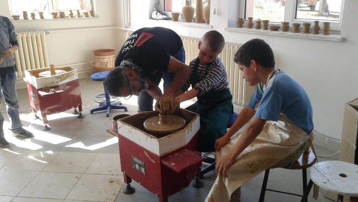 Minik öğrenciler çömlekçiliğe soyundular G2