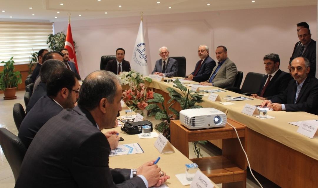 Elazığ&rsquo;da 12 il m&uuml;ft&uuml;s&uuml; bir araya geldi