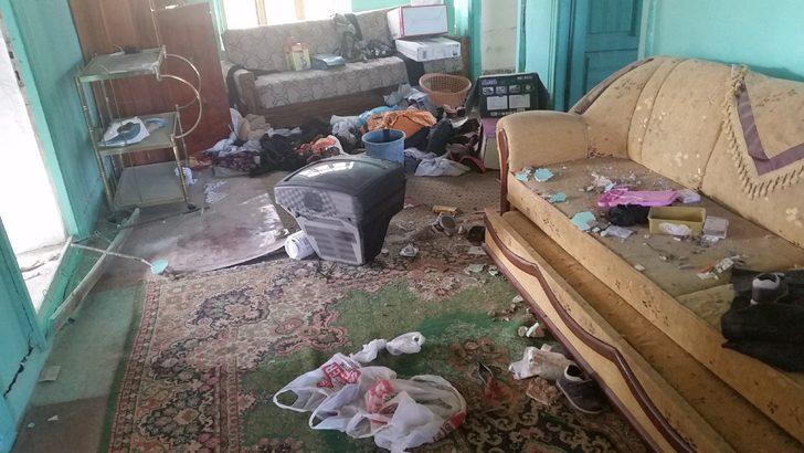 Duvarı delip eve girdiler, ne varsa çaldılar G1
