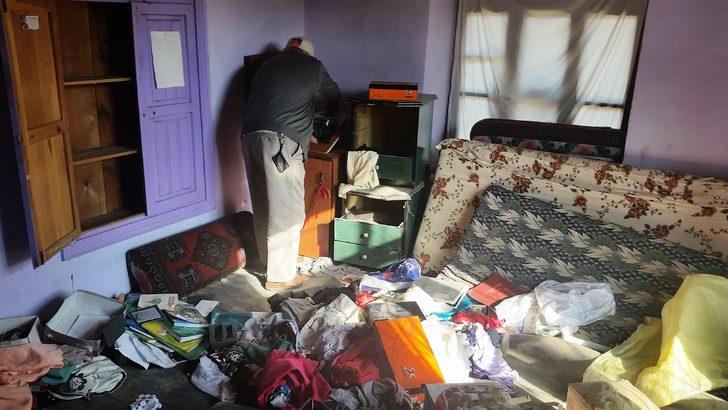 Duvarı delip eve girdiler, ne varsa çaldılar G4