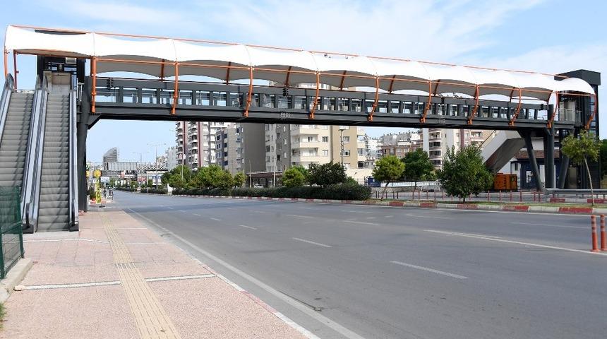 Egemenlik Katlı Kavşağı’nın yaya üst geçitleri tamamlandı