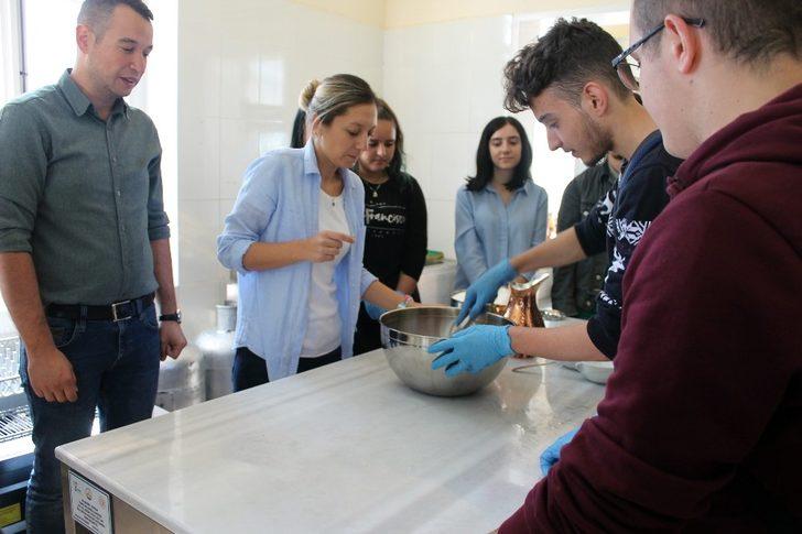 Trakya Üniversitesinin uluslararası öğrencileri Osmanlı Mutfağıyla tanıştı G2