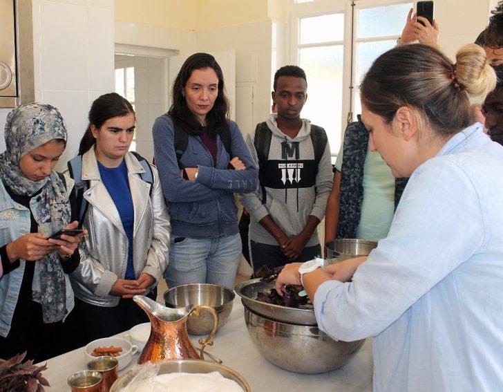 Trakya Üniversitesinin uluslararası öğrencileri Osmanlı Mutfağıyla tanıştı G3