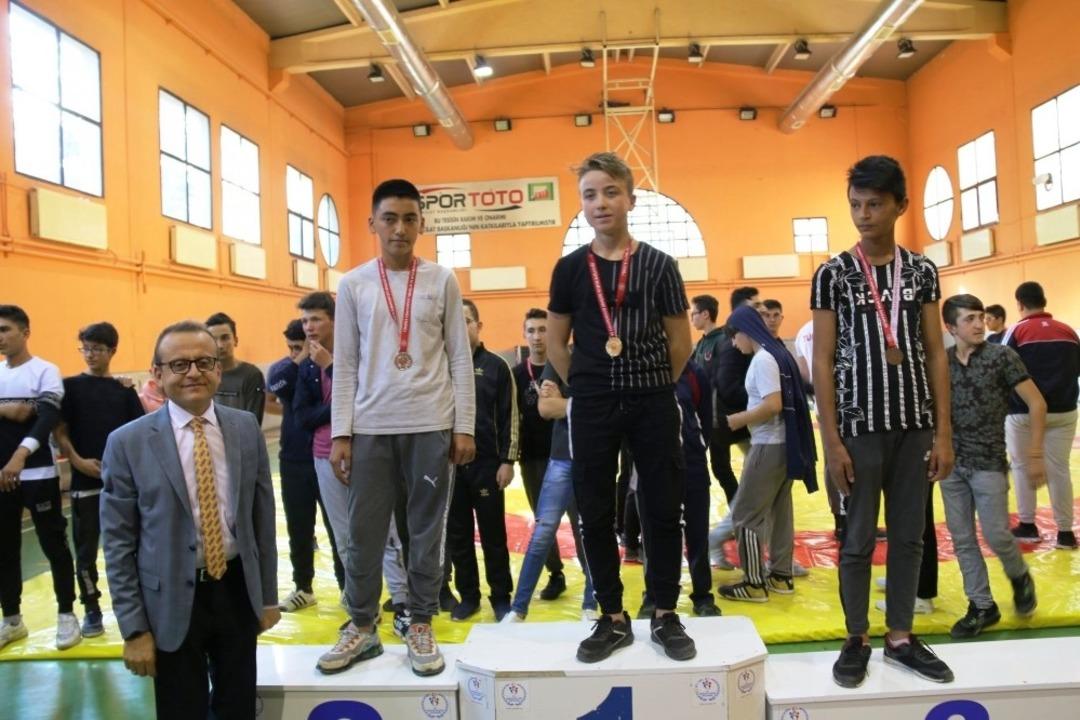 K&uuml;tahya&rsquo;da g&uuml;reş m&uuml;sabakaları madalya t&ouml;reni