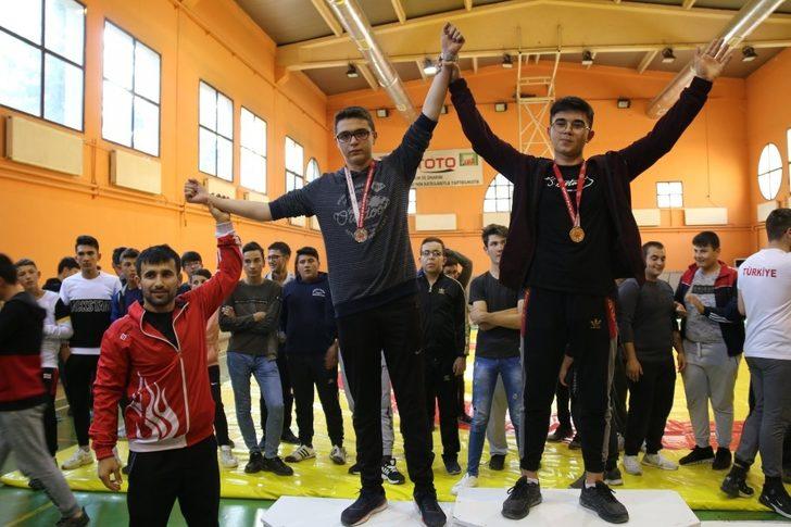 Kütahya’da güreş müsabakaları madalya töreni G4