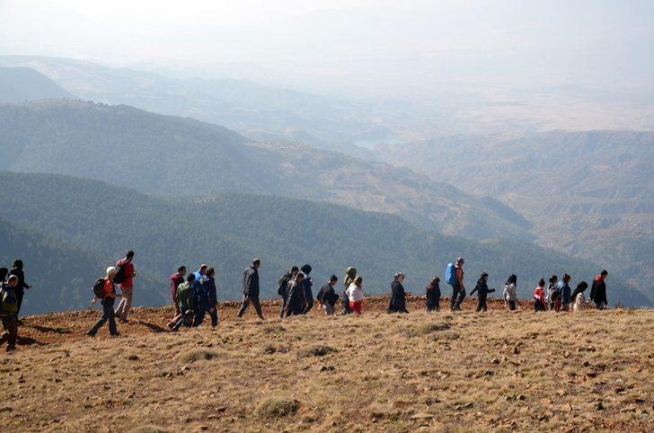 Cumhuriyet Bayramını doğa yürüyüşü ile kutladılar G4