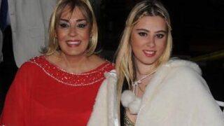 Ekmek parası için mi başını açtı?