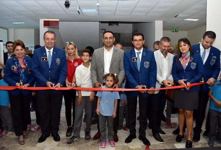 Başkan Yılmaz, işitme engelli çocuklarla çiçek ekti G2