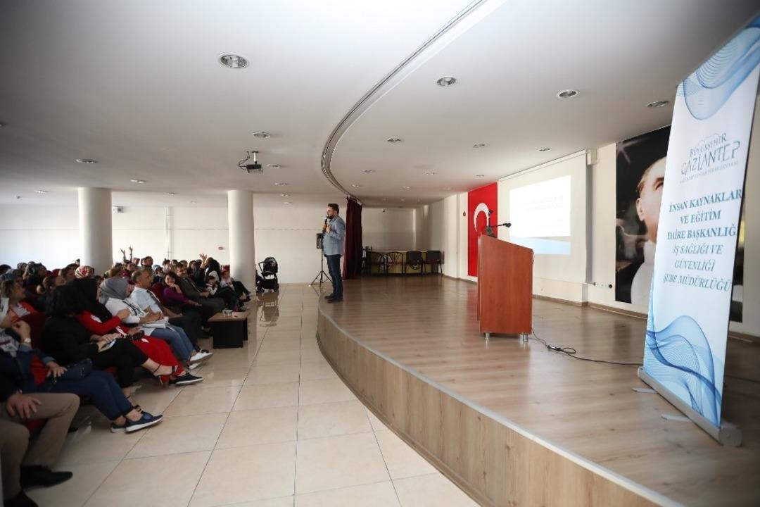 B&uuml;y&uuml;kşehir&rsquo;den &ldquo;Dijital &ccedil;ağda &ccedil;ocuk ve anne-baba tutumu&rdquo; konulu seminer
