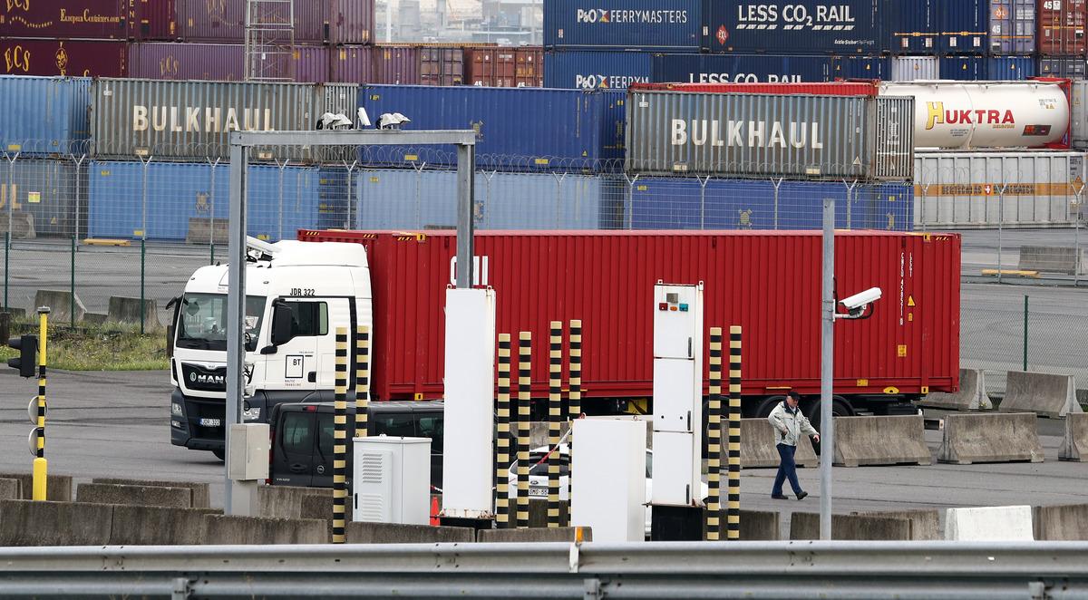 İngiltere 39 ceset i&ccedil;in '&Ccedil;inli' dedi, &Ccedil;in'den a&ccedil;ıklama geldi