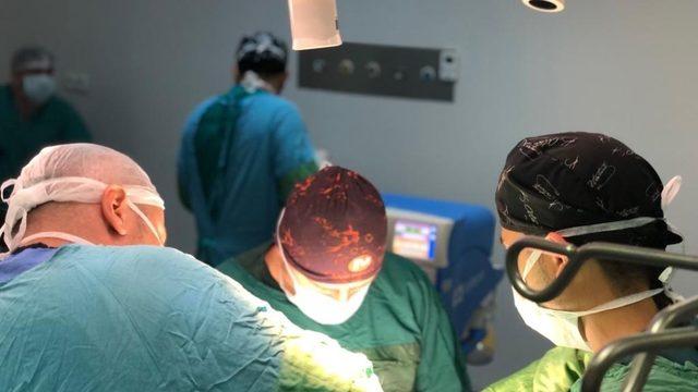 Balıkesir Tiroid Okulu’nda ameliyat canlı yayınlanacak