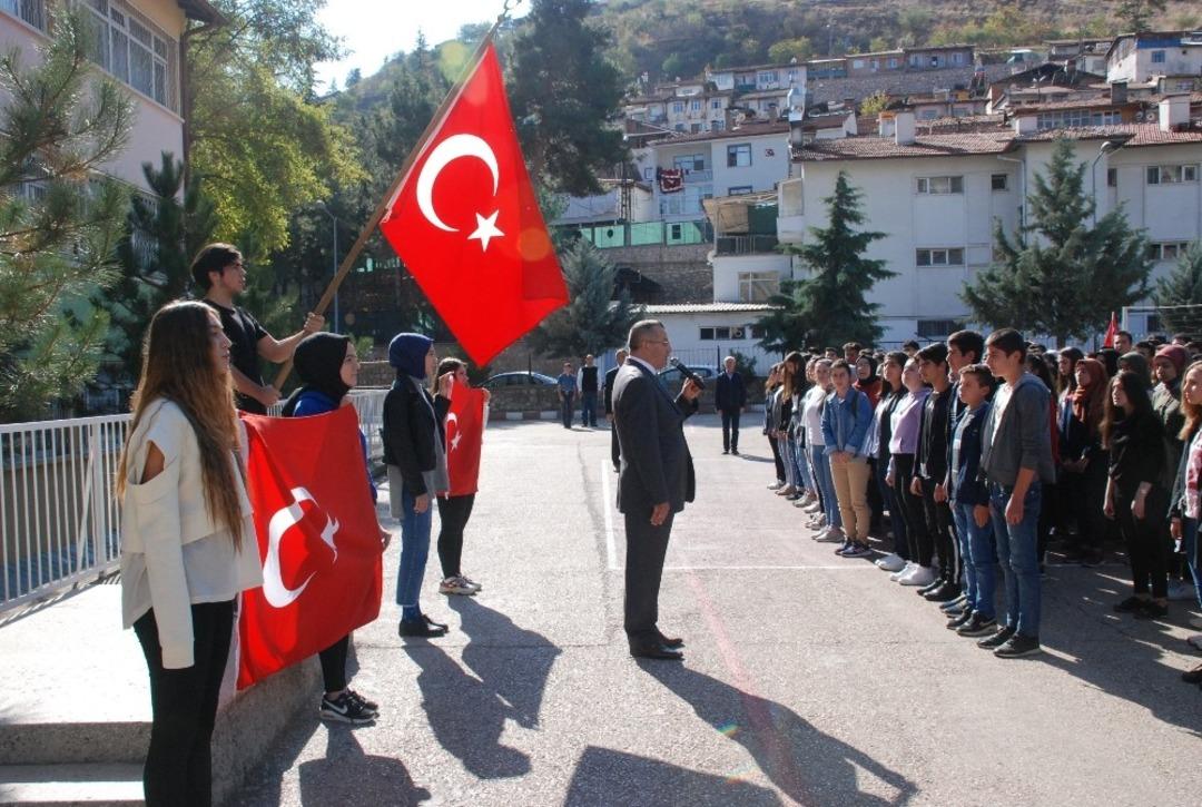 Lise &ouml;ğrencilerinden Mehmet&ccedil;iğe destek