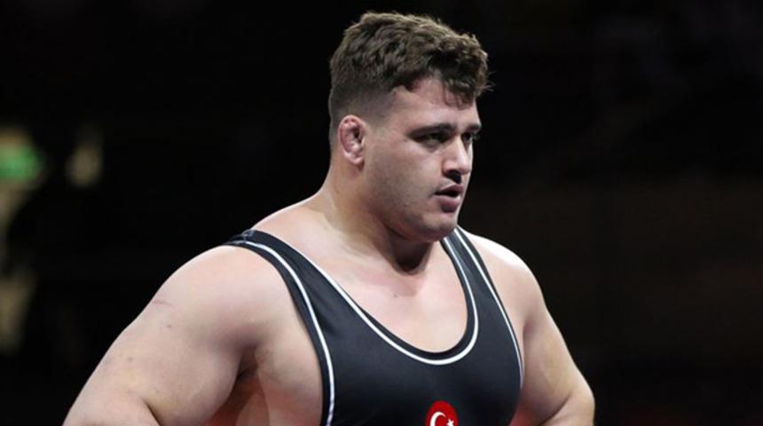 Milli güreşçi Rıza Kayaalp'ten altın madalya