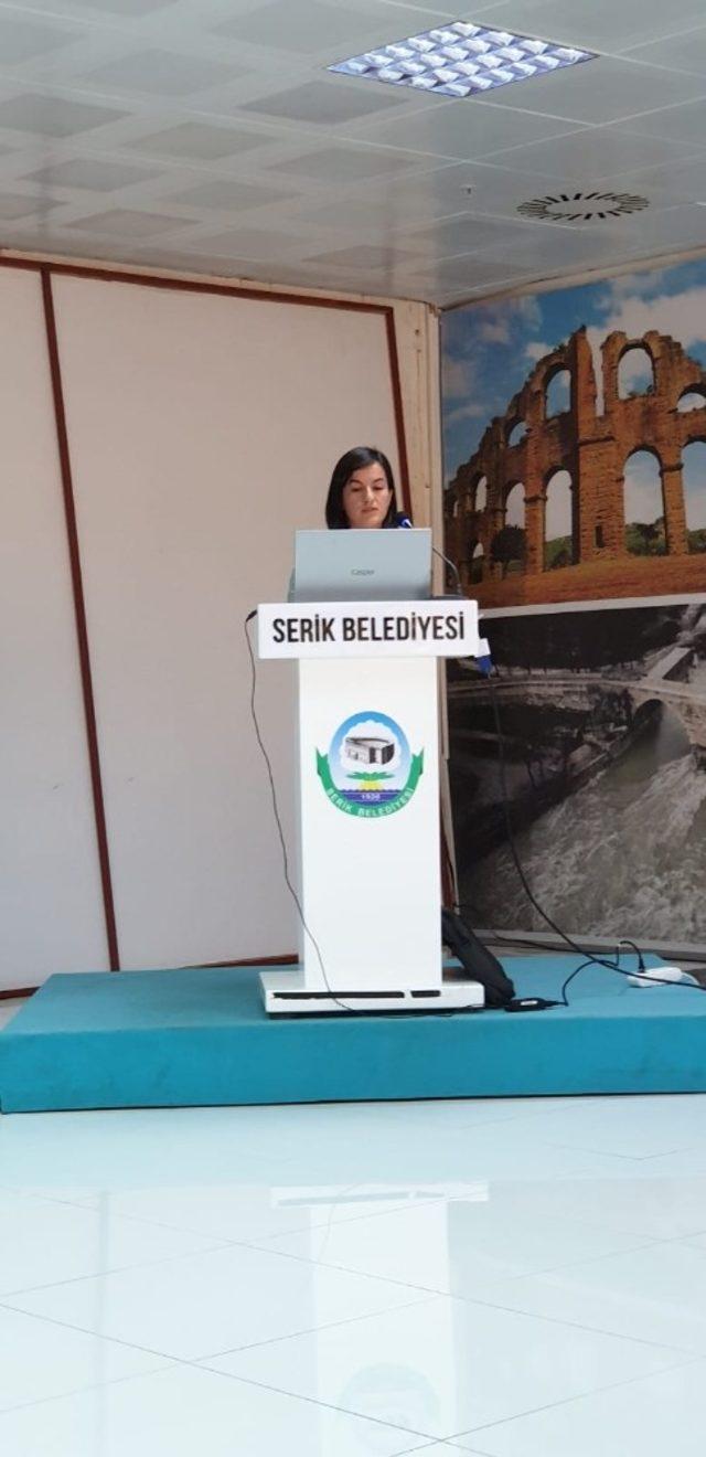 Öğretmen ve ailelere bağımlılık eğitim semineri verildi