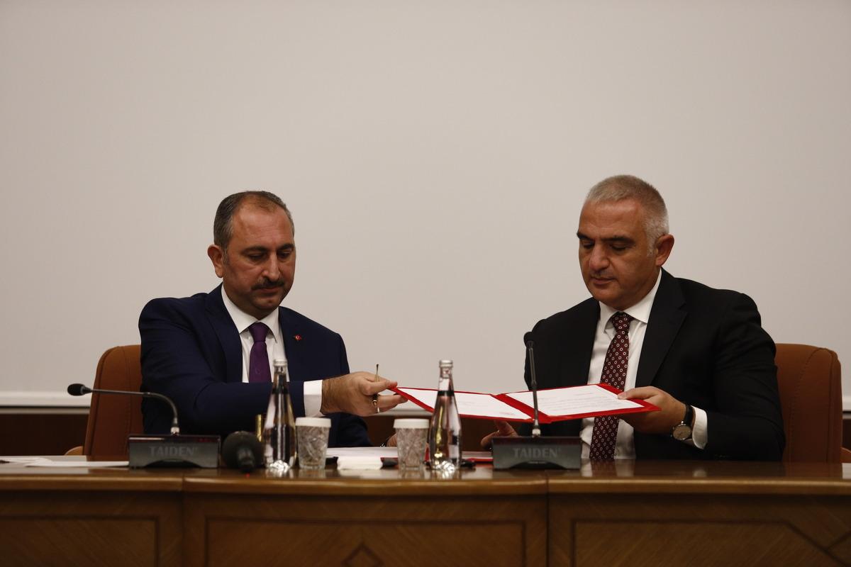 Bakan G&uuml;l: 1'inci Yargı Paketi y&uuml;r&uuml;rl&uuml;ğe girdi