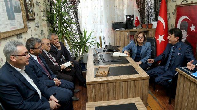 Başkan Şahin, 2 mahalleyi ziyaret etti