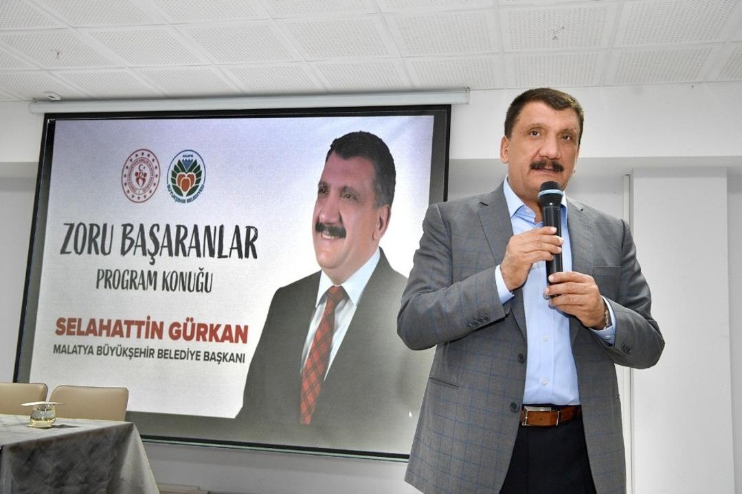 Başkan  G&uuml;rkan, gen&ccedil;lere hitap etti