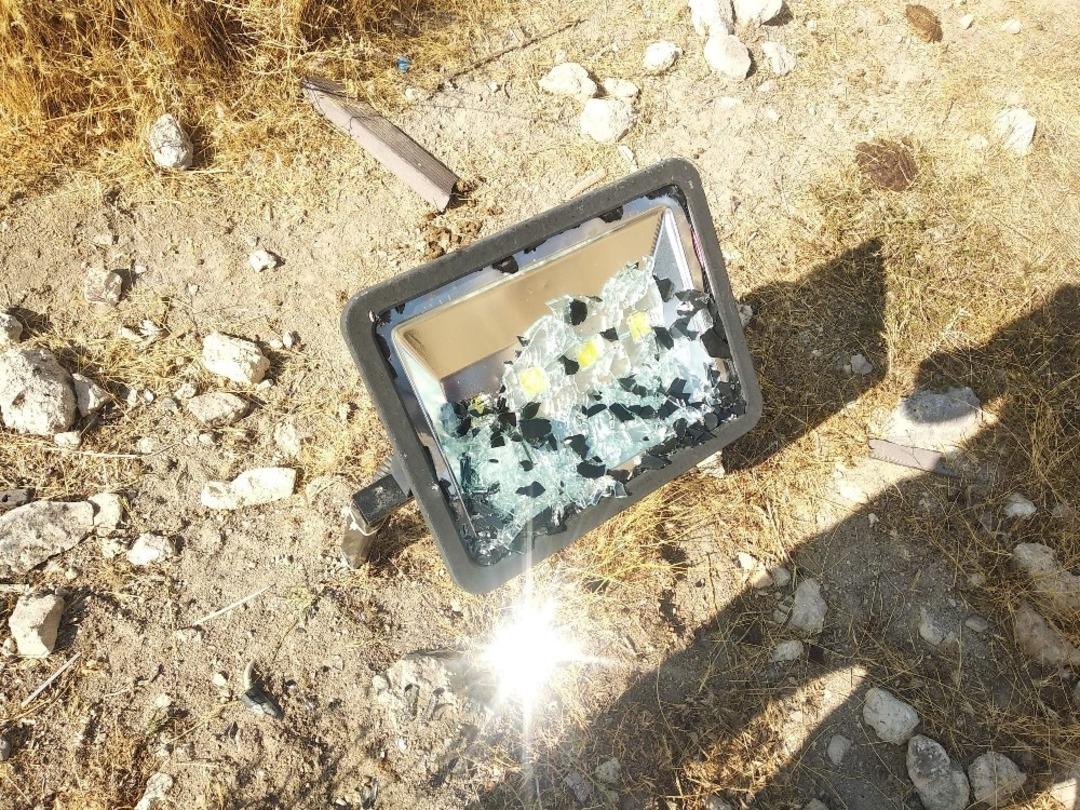 Edremit Kalesi&rsquo;ndeki ışıklandırmalar tahrip edildi