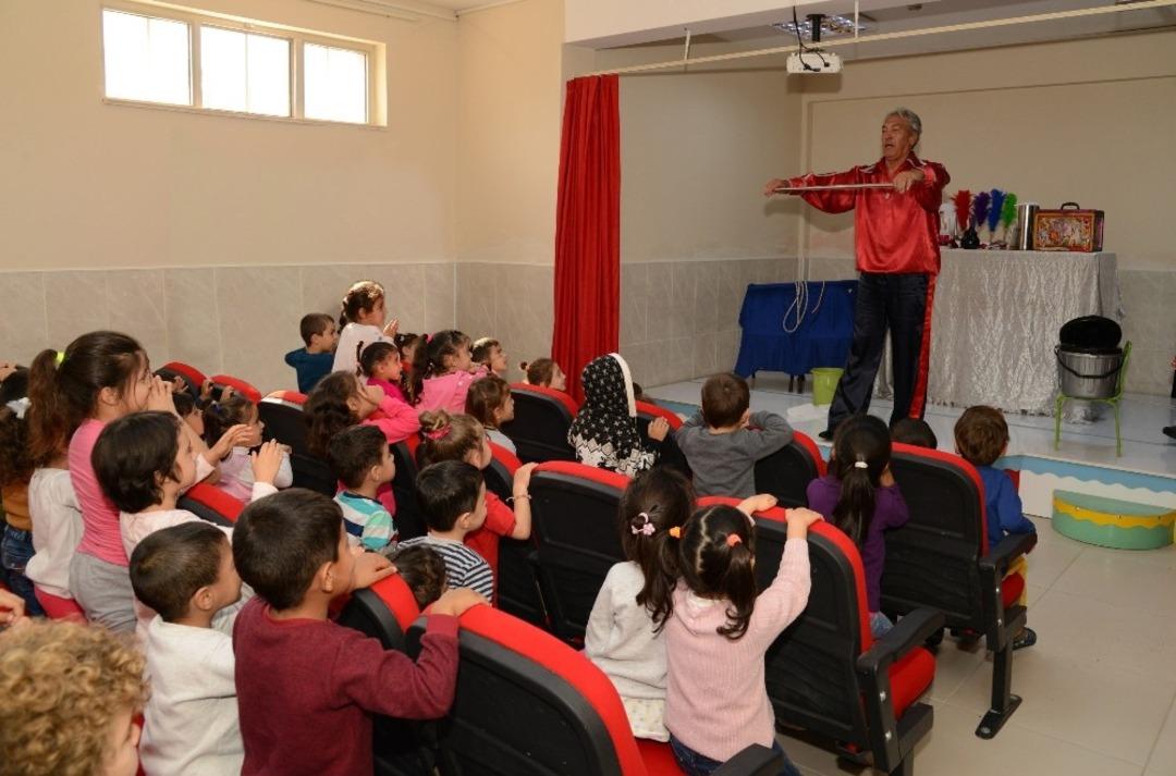 B&uuml;y&uuml;kşehir Belediyesi&rsquo;nden &ccedil;ocuklara ill&uuml;zyon g&ouml;sterisi