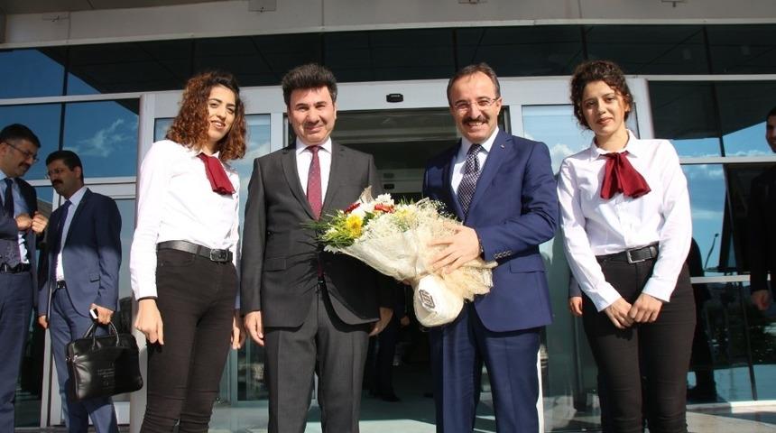 Bakan Yardımcısı &Ccedil;ataklı &Uuml;niversiteyi ziyaret etti