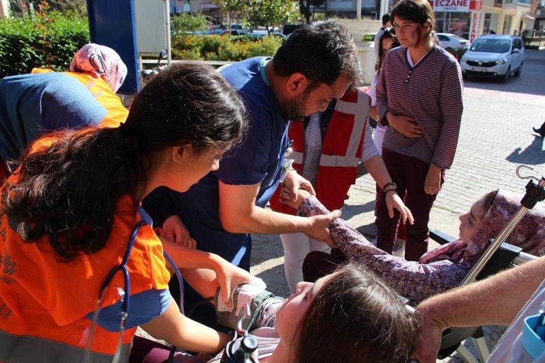Kula Devlet Hastanesindeki tatbikat ger&ccedil;eğini aratmadı