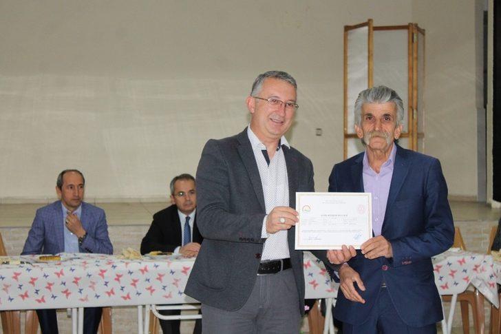 Tosya’da arıcılık kursunu bitirenlere sertifikaları verildi G3