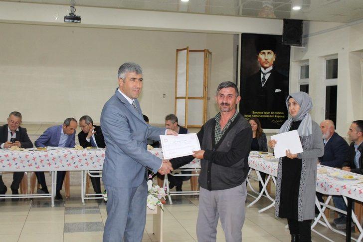 Tosya’da arıcılık kursunu bitirenlere sertifikaları verildi G4