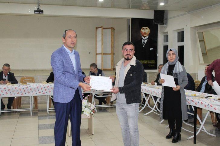 Tosya’da arıcılık kursunu bitirenlere sertifikaları verildi G5