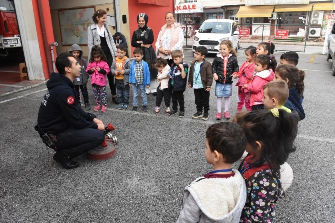 İtfaiyenin &ouml;nemini yerinde &ouml;ğrendiler