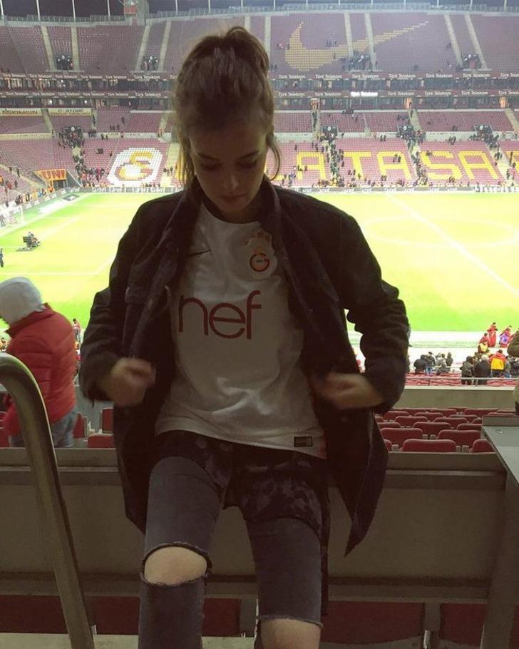 Türk model Real Madridli sevgilisini statta izledi! G2