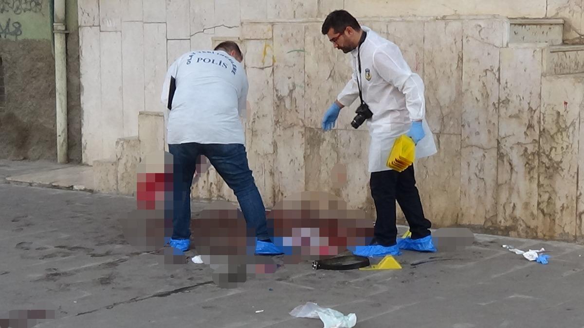 Lise &ouml;ğrencilerinin laf atma kavgası kanlı bitti: 1'i ağır 2 yaralı