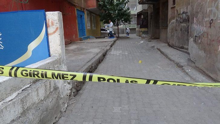 Lise öğrencilerinin laf atma kavgası kanlı bitti: 1'i ağır 2 yaralı G2