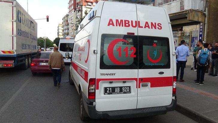 Lise öğrencilerinin laf atma kavgası kanlı bitti: 1'i ağır 2 yaralı G5