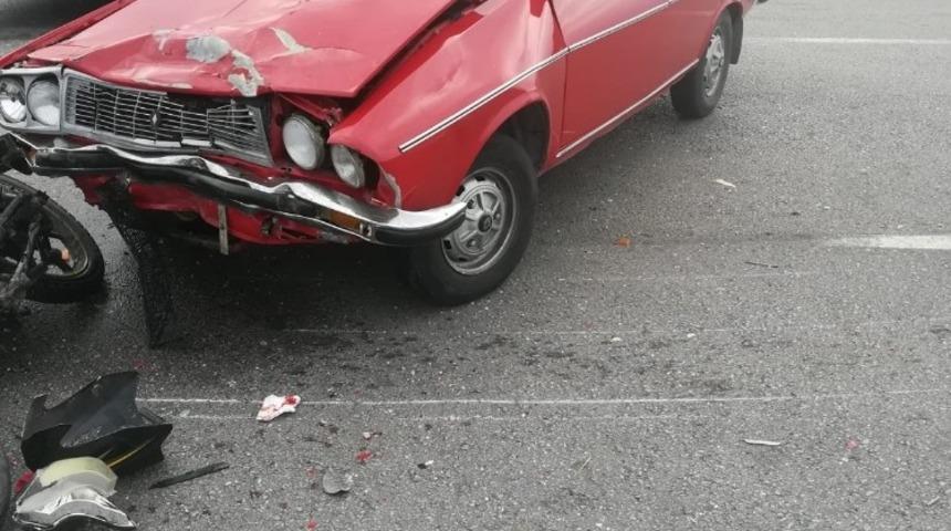 Otomobil ve motosiklet &ccedil;arpıştı: 2 yaralı