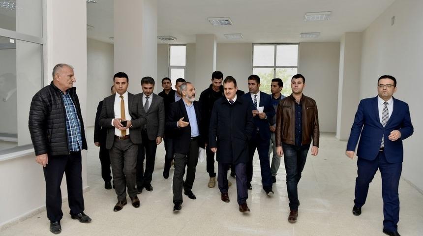 Vali Akbıyık, İŞGEM binasında incelemelerde bulundu