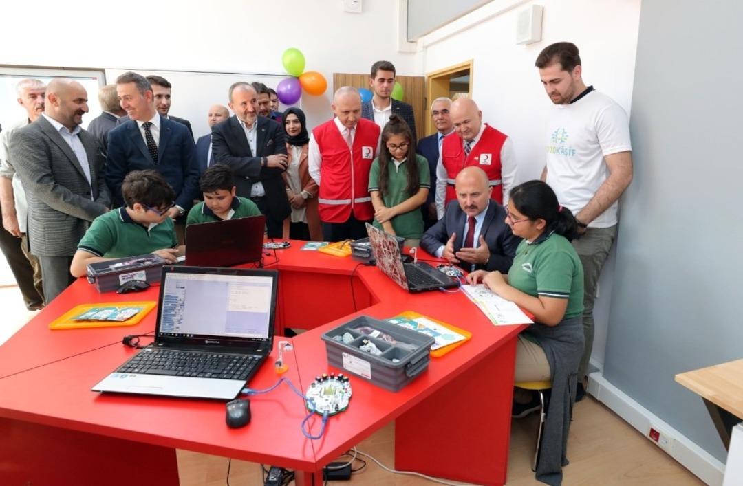 Amasyalı &ouml;ğrenciler 1010 Kaşif Projesi ile kodlama ve robotik eğitimi aldı