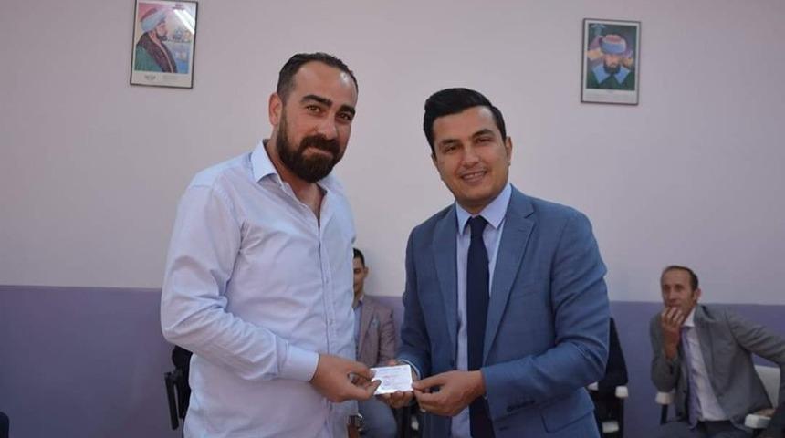 Selendili muhtarlar yeni kimlik kartlarına kavuştu