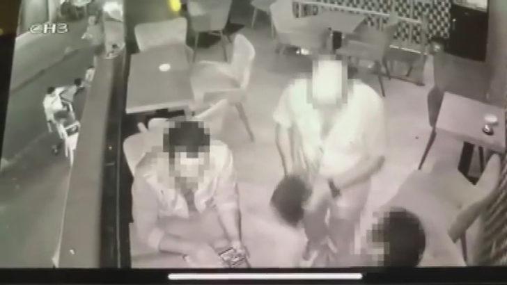 Fatih'te kafedeki uyuşturucu pazarlığı kamerada  G1