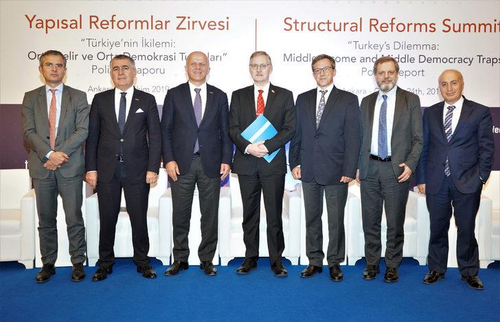 'Orta Gelir ve Orta Demokrasi Tuzakları' politika raporu açıklandı G1