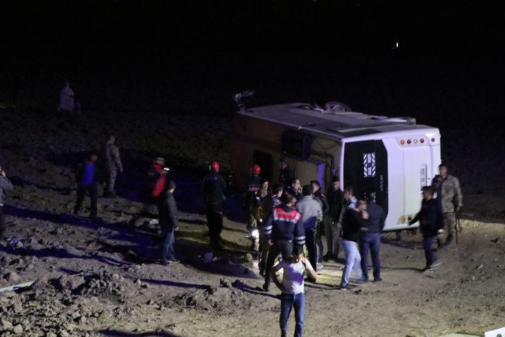 Van'da feci kaza! Çok sayıda asker yaralı G1